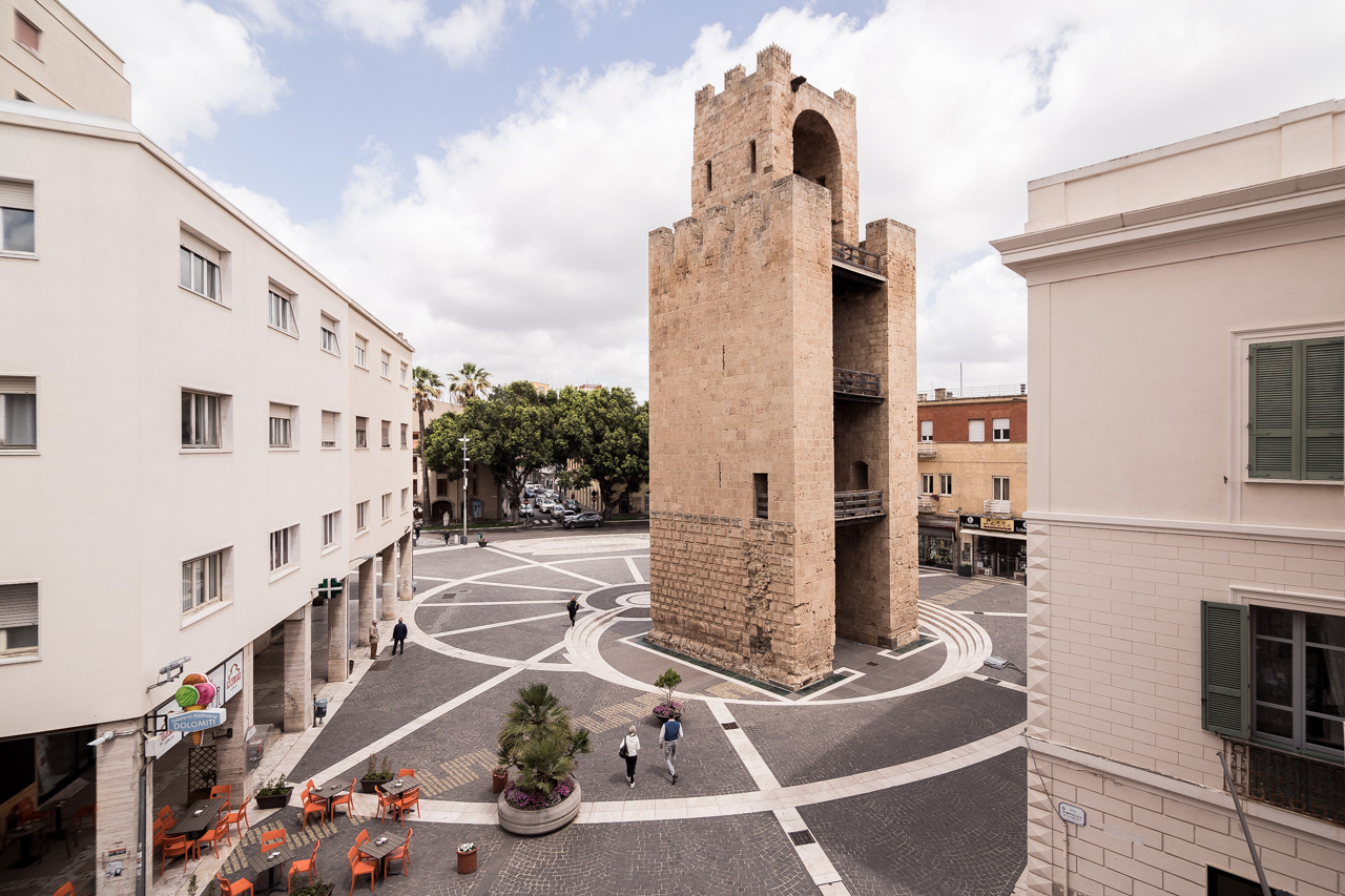 Piazza Roma e Torre di Mariano II a Oristano