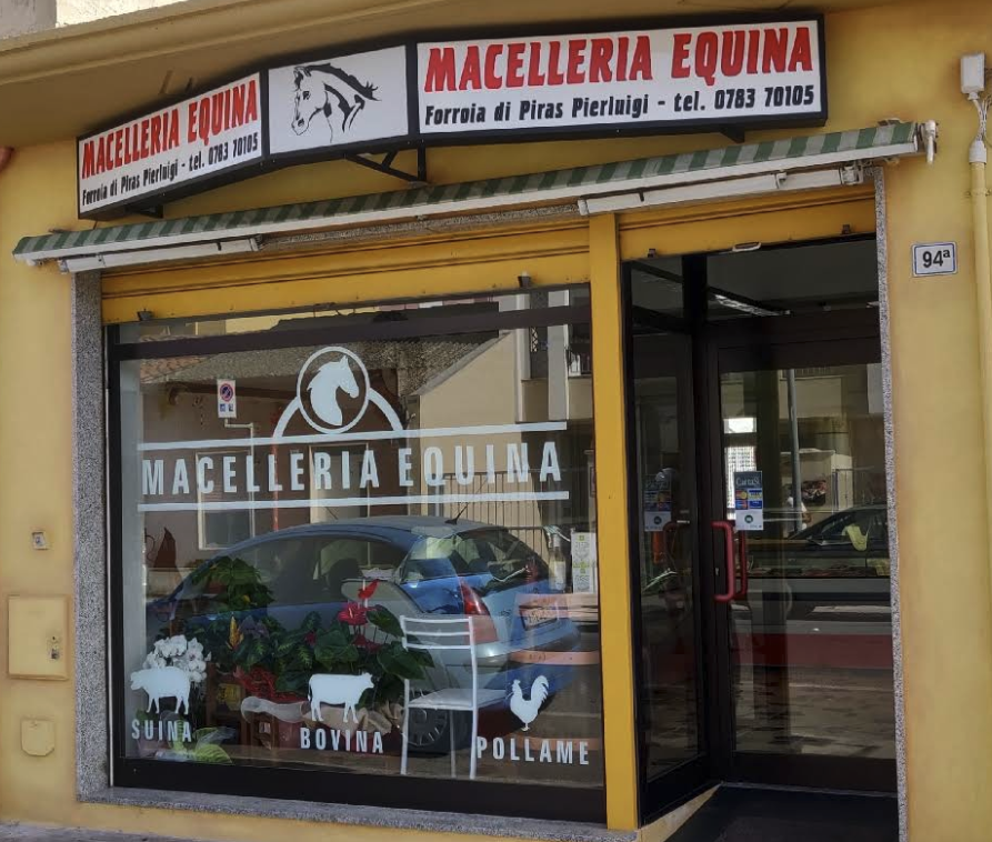 Esterno della Macelleria Equina in Via Gialeto a Oristano